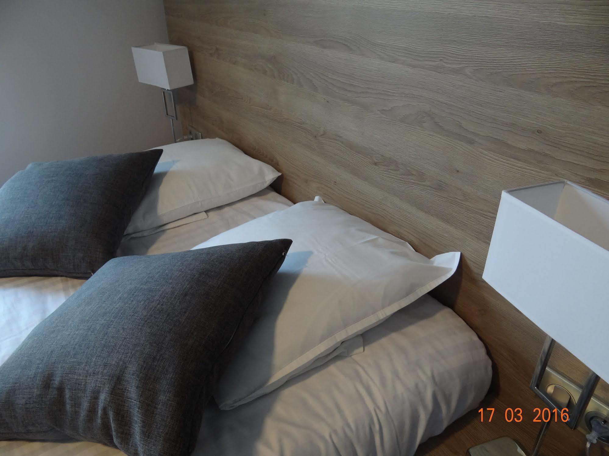 Hotel Du Commerce Châtillon-sur-Chalaronne Zewnętrze zdjęcie